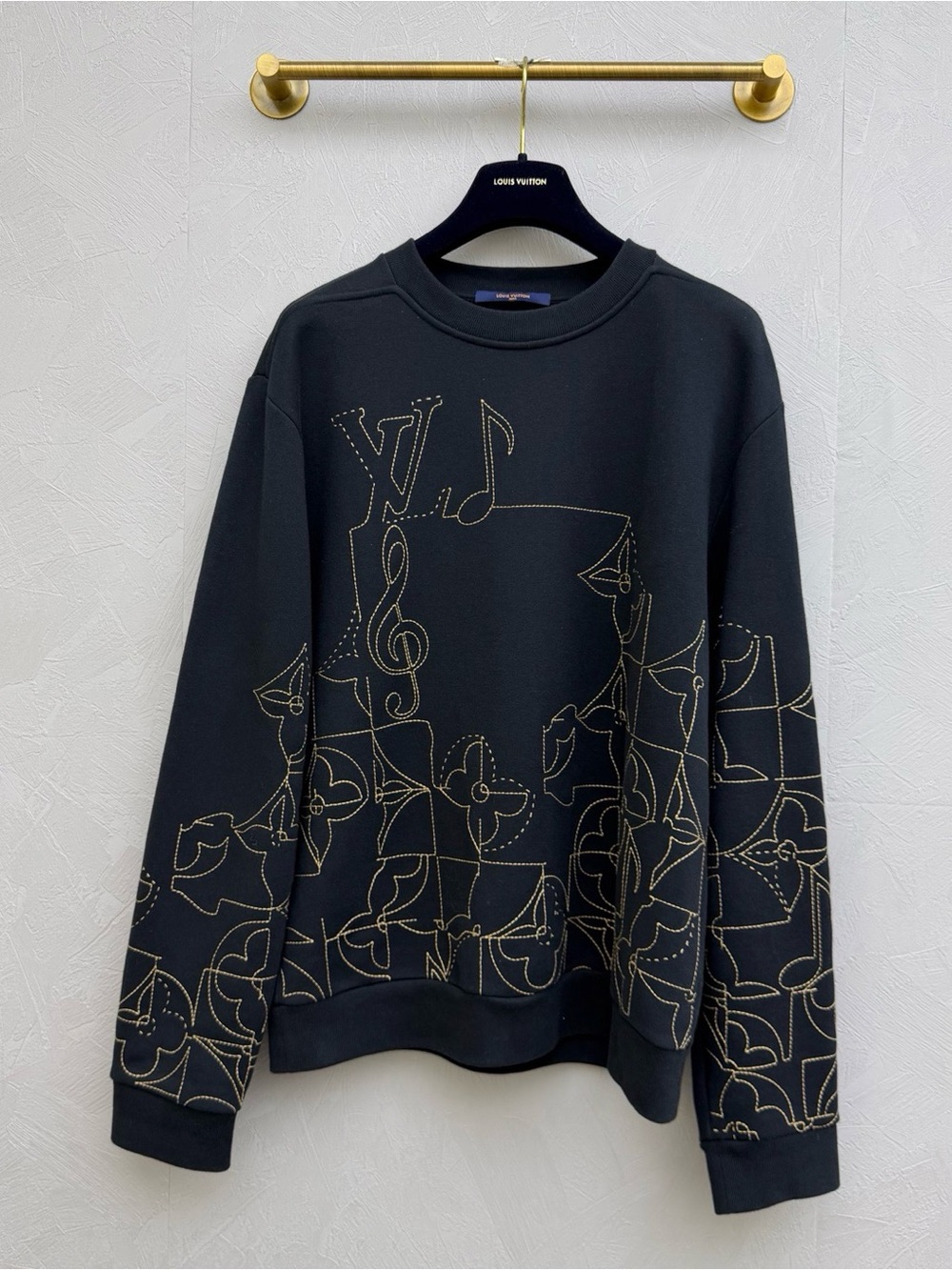 🚩steal Louis Vuitton Black Crewneck Sweatshirt with Gold Stitching Motif